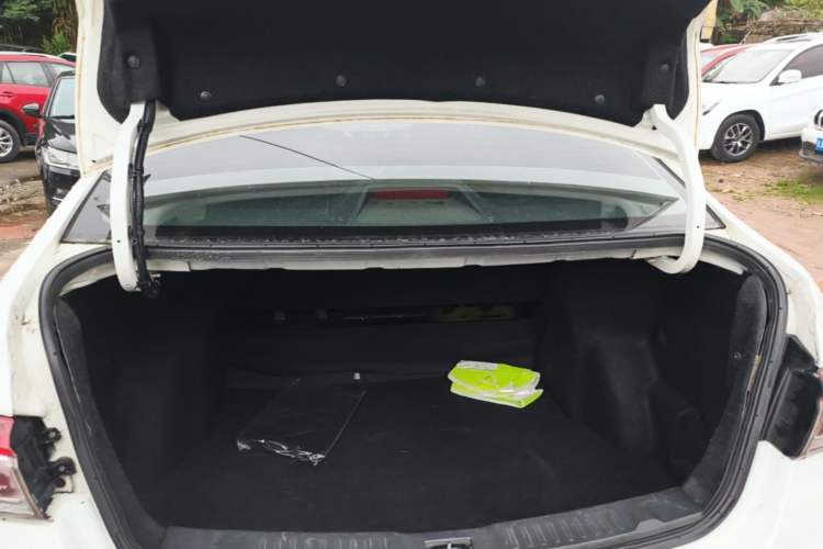 Used Luxgen 5 2015 1.8T Automatic ZhiZun Model Trunk