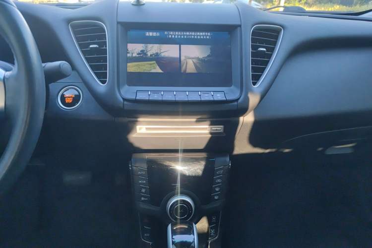 Used Luxgen 5 2016 1.8T Automatic Smart Sunroof Edition Audio And AC Panel