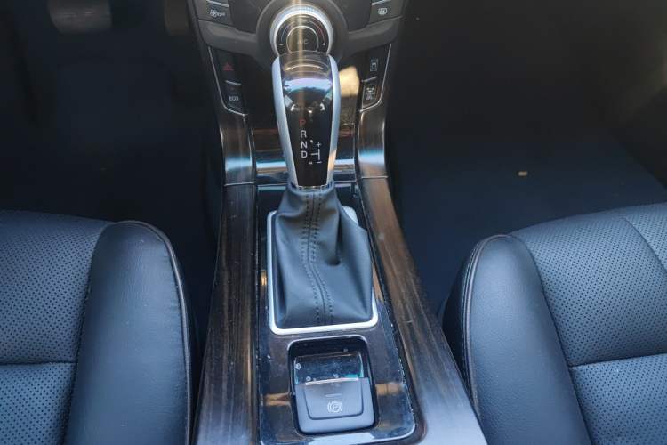 Used Luxgen 5 2016 1.8T Automatic Smart Sunroof Edition Gear Lever