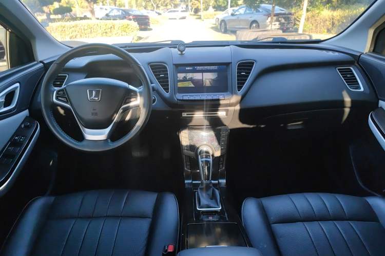 Used Luxgen 5 2016 1.8T Automatic Smart Sunroof Edition Interior 3