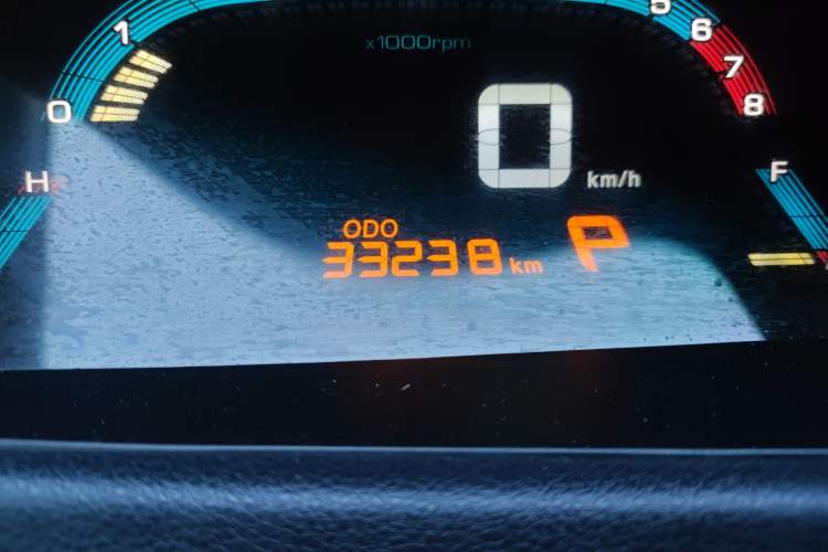 Used Luxgen 5 2016 1.8T Automatic Smart Sunroof Edition Odometer Close Up