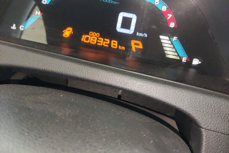 Used Luxgen 5 2016 1.8T Automatic ZhiZun Model Odometer Close Up