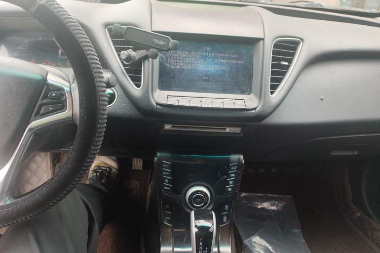 Used Luxgen 5 2016 1.8T Automatic ZhiZun Model Audio And AC Panel