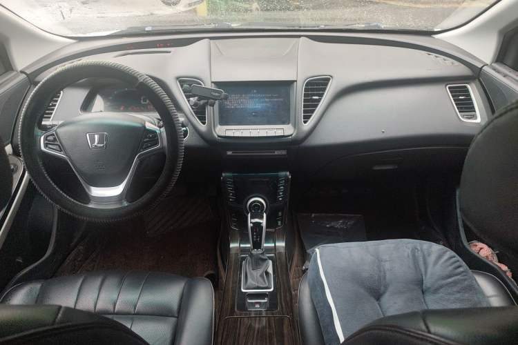 Used Luxgen 5 2016 1.8T Automatic ZhiZun Model Center Console