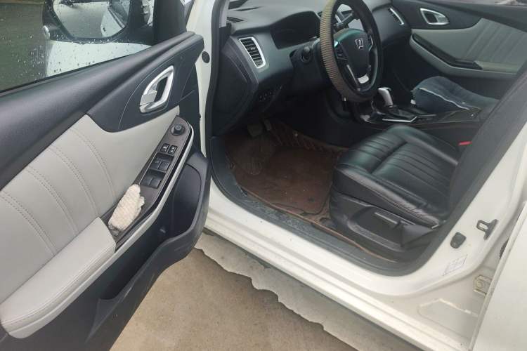Used Luxgen 5 2016 1.8T Automatic ZhiZun Model Driver Seat