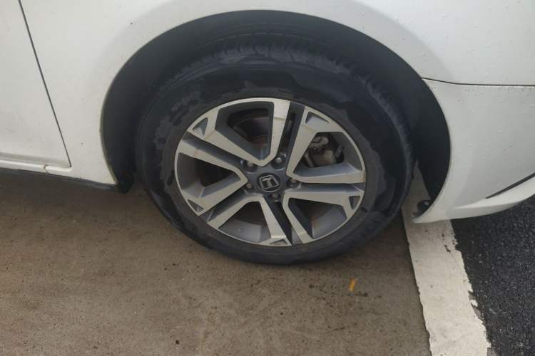 Used Luxgen 5 2016 1.8T Automatic ZhiZun Model Right Front Wheel Hub