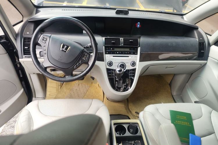 Used Luxgen Great 7 MPV 2013 2.0T Luxury Model Center Console
