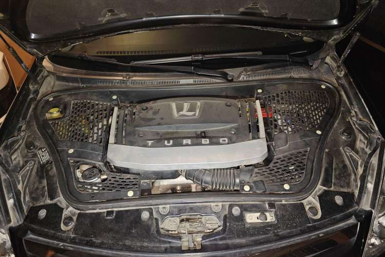 Used Luxgen Great 7 MPV 2013 2.0T Luxury Model Engine Bay