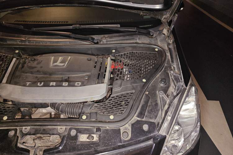 Used Luxgen Great 7 MPV 2013 2.0T Luxury Model Engine Bay Left
