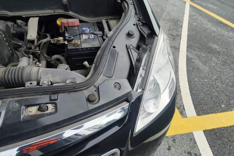 Used Luxgen Great 7 MPV 2013 2.0T Luxury Model Engine Bay Left