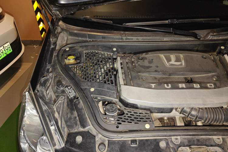Used Luxgen Great 7 MPV 2013 2.0T Luxury Model Engine Bay Right