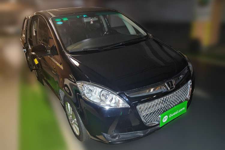 Used Luxgen Great 7 MPV 2013 2.0T Luxury Model Front Right 45 Deg
