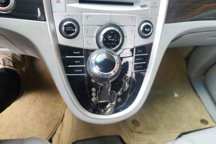 Used Luxgen Great 7 MPV 2013 2.0T Luxury Model Gear Lever