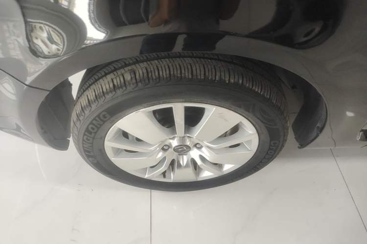 Used Luxgen Great 7 MPV 2013 2.0T Luxury Model Left Front Wheel Hub
