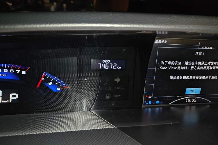 Used Luxgen Great 7 MPV 2013 2.0T Luxury Model Odometer Close Up
