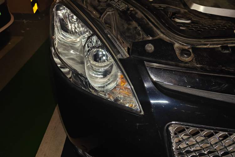 Used Luxgen Great 7 MPV 2013 2.0T Luxury Model Right Front Headlight