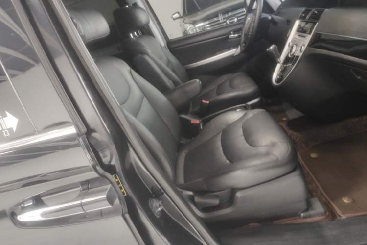 Used Luxgen Great 7 MPV 2013 2.0T Luxury Model Right Front Seat
