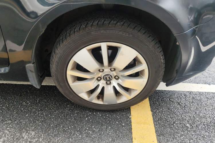 Used Luxgen Great 7 MPV 2013 2.0T Luxury Model Right Front Wheel Hub