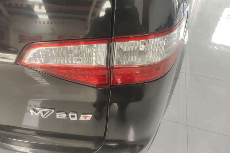 Used Luxgen Great 7 MPV 2013 2.0T Luxury Model Right Rear Taillight