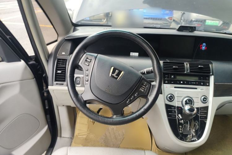 Used Luxgen Great 7 MPV 2013 2.0T Luxury Model Steering Wheel