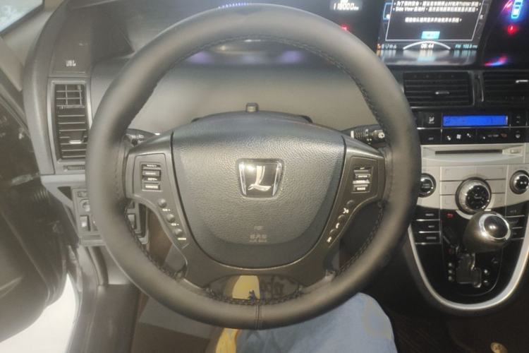 Used Luxgen Great 7 MPV 2013 2.0T Luxury Model Steering Wheel