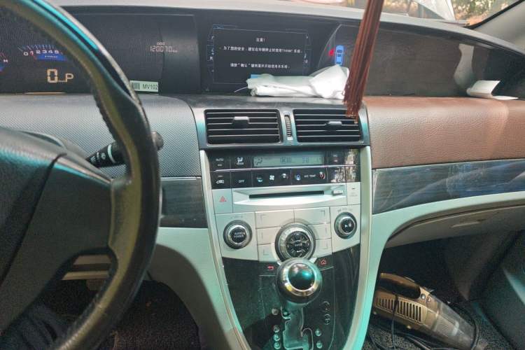Used Luxgen Great 7 MPV 2013 2.0T Elite Edition Audio And AC Panel