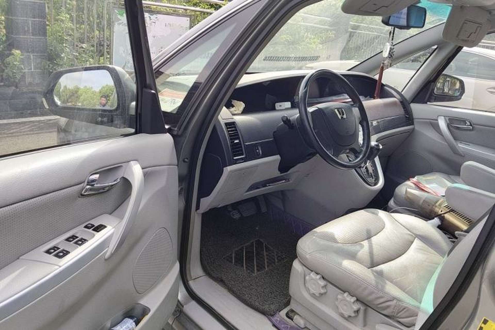 Used Luxgen Great 7 MPV 2013 2.0T Elite Edition Driver Seat