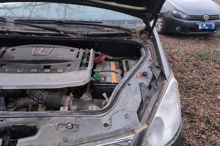 Used Luxgen Great 7 MPV 2013 2.0T Luxury Model Engine Bay Left