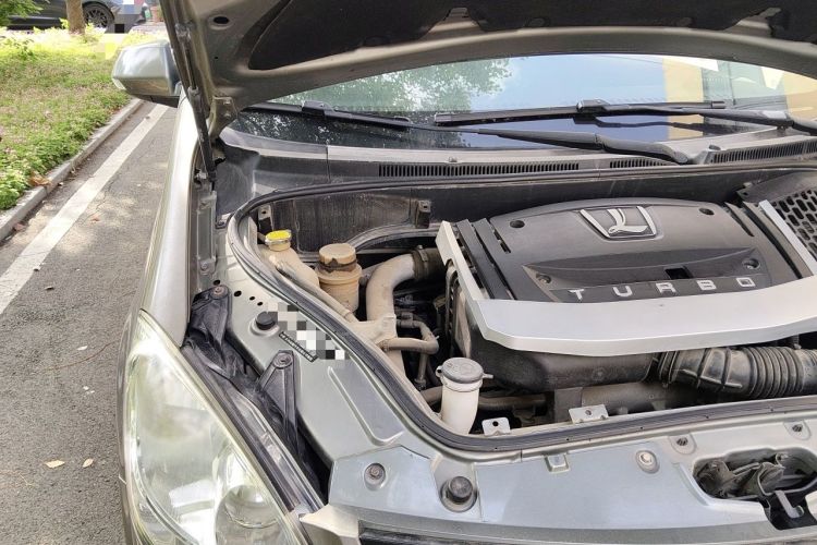 Used Luxgen Great 7 MPV 2013 2.0T Elite Edition Engine Bay Right