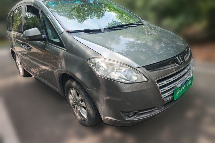 Used Luxgen Great 7 MPV 2013 2.0T Elite Edition Front Right 45 Deg