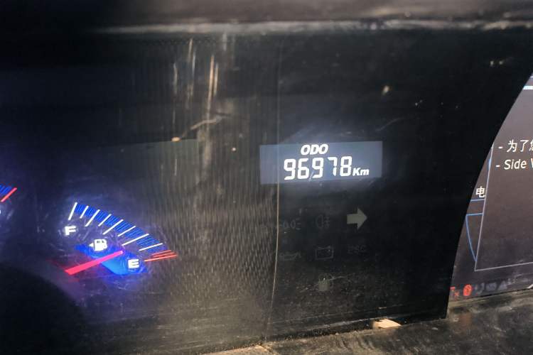 Used Luxgen Great 7 MPV 2013 2.0T Luxury Model Odometer Close Up