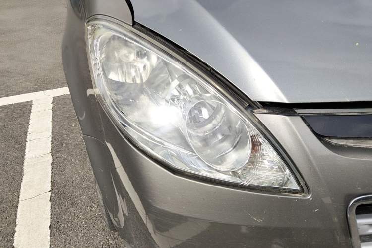 Used Luxgen Great 7 MPV 2013 2.0T Elite Edition Right Front Headlight