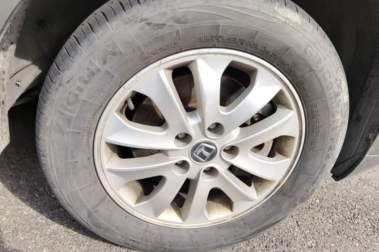 Used Luxgen Great 7 MPV 2013 2.0T Elite Edition Right Front Wheel Hub
