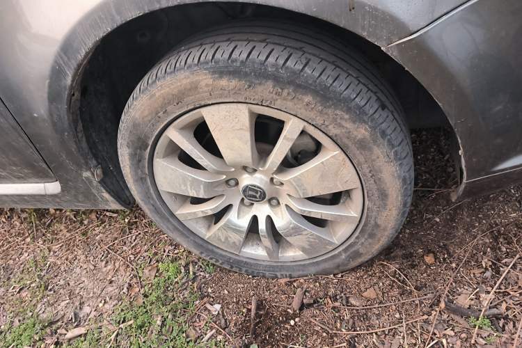 Used Luxgen Great 7 MPV 2013 2.0T Luxury Model Right Front Wheel Hub