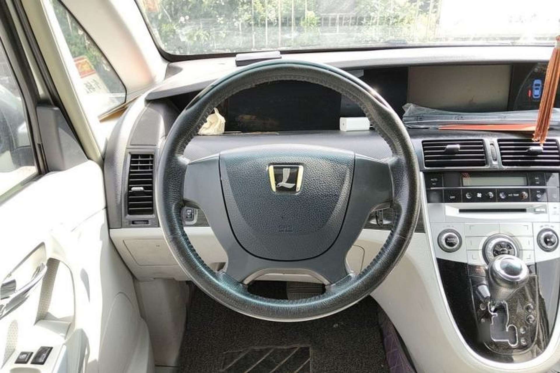 Used Luxgen Great 7 MPV 2013 2.0T Elite Edition Steering Wheel