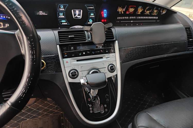 Used Luxgen Great 7 MPV 2013 2.0T Business Model Audio And AC Panel