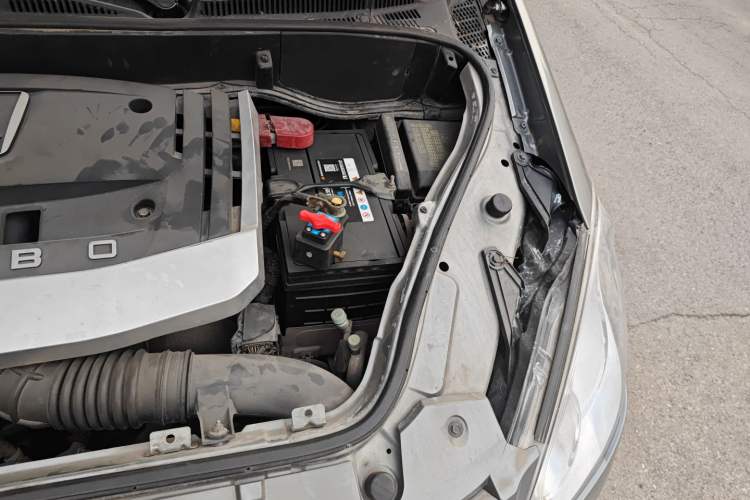 Used Luxgen Great 7 MPV 2013 2.0T Business Model Engine Bay Left