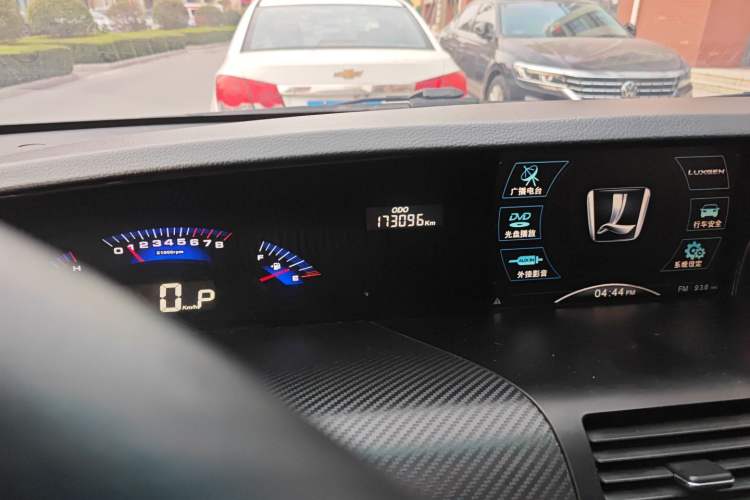 Used Luxgen Great 7 MPV 2013 2.0T Business Model Odometer Close Up