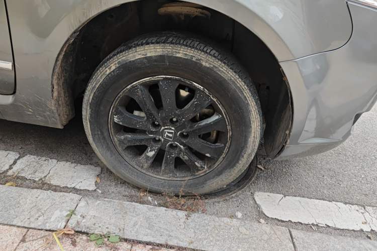Used Luxgen Great 7 MPV 2013 2.0T Business Model Right Front Wheel Hub