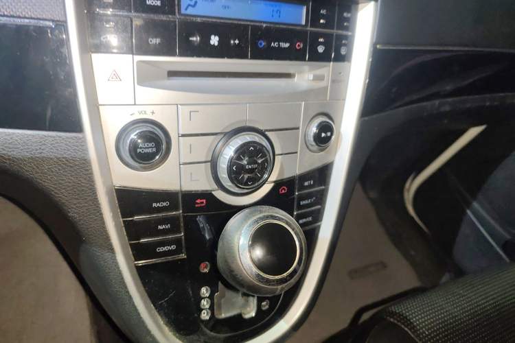 Used Luxgen Great 7 MPV 2013 2.0T Luxury Model Audio And AC Panel