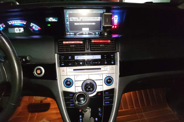 Used Luxgen Great 7 MPV 2013 2.0T Executive Model Audio And AC Panel
