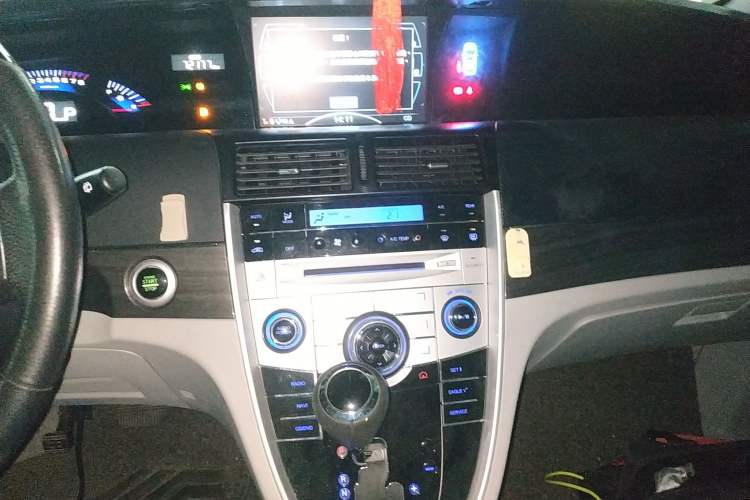 Used Luxgen Great 7 MPV 2013 2.0T Luxury Model Audio And AC Panel