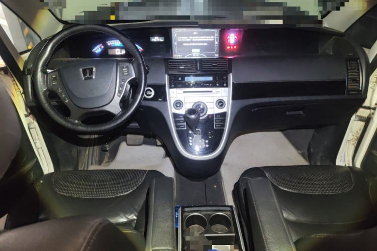 Used Luxgen Great 7 MPV 2013 2.0T Luxury Model Center Console