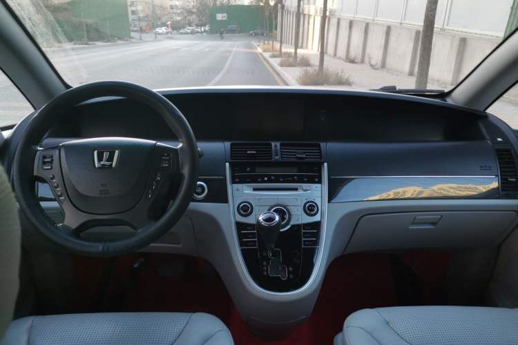 Used Luxgen Great 7 MPV 2013 2.0T Luxury Model Center Console