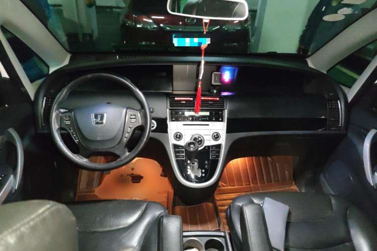 Used Luxgen Great 7 MPV 2013 2.0T Executive Model Center Console