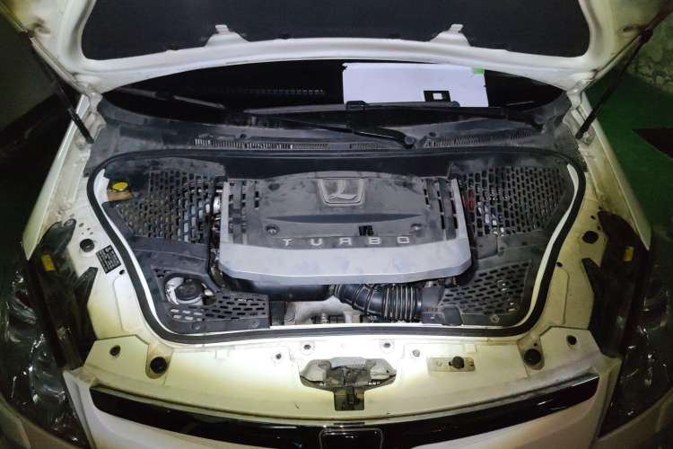 Used Luxgen Great 7 MPV 2013 2.0T Executive Model Engine Bay