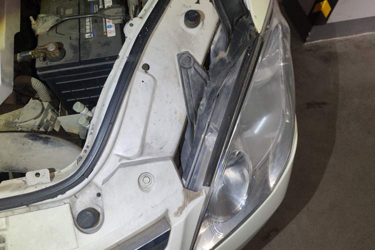 Used Luxgen Great 7 MPV 2013 2.0T Luxury Model Engine Bay Left