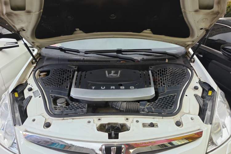 Used Luxgen Great 7 MPV 2013 2.0T Executive Model Engine Bay