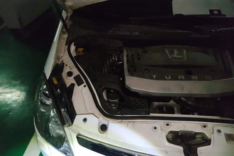 Used Luxgen Great 7 MPV 2013 2.0T Executive Model Engine Bay Right