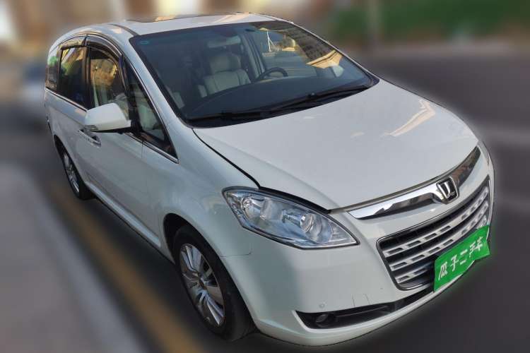 Used Luxgen Great 7 MPV 2013 2.0T Luxury Model Front Right 45 Deg